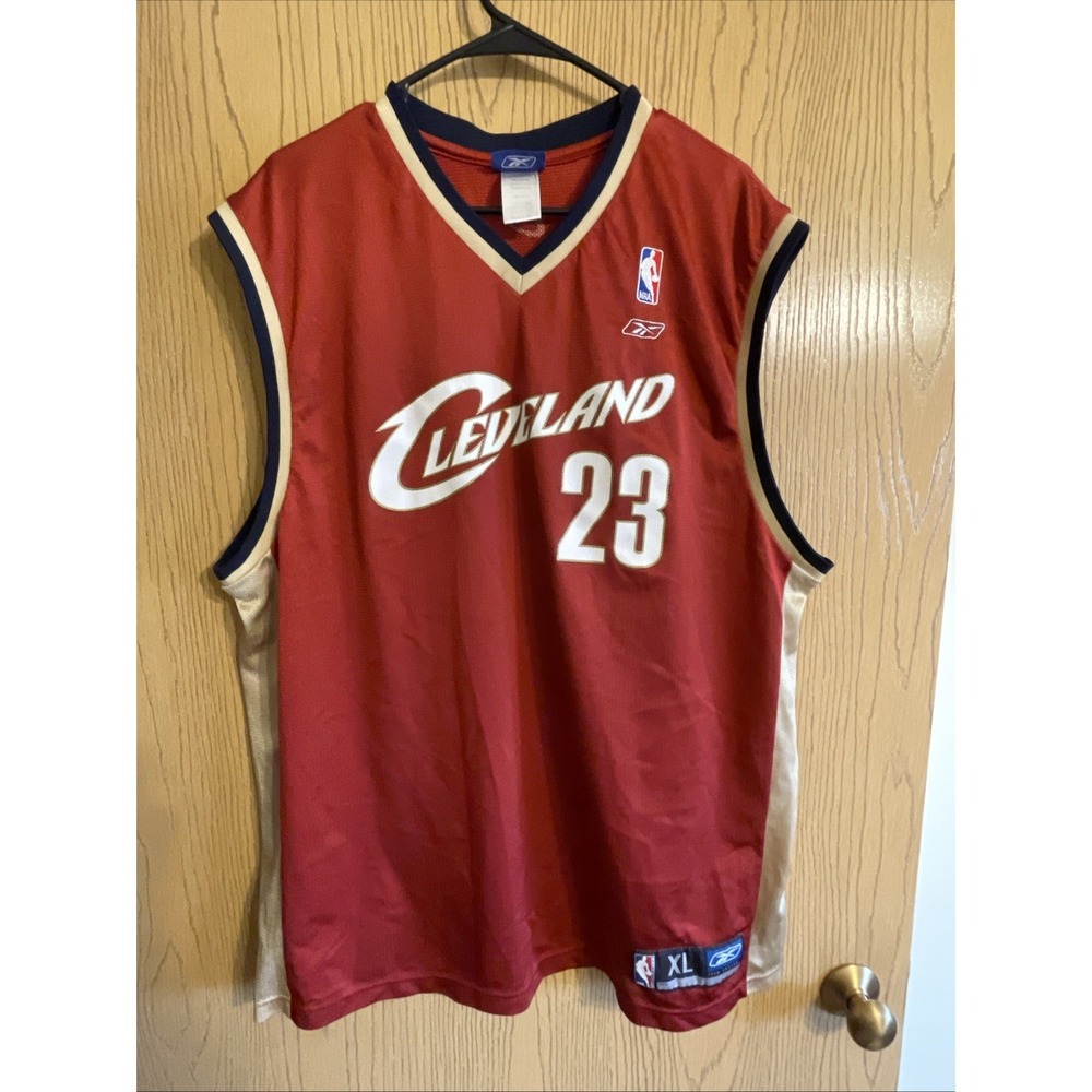 Men's Reebok Cleveland  basketball jersey LeBron James 23 red‎ size extra large